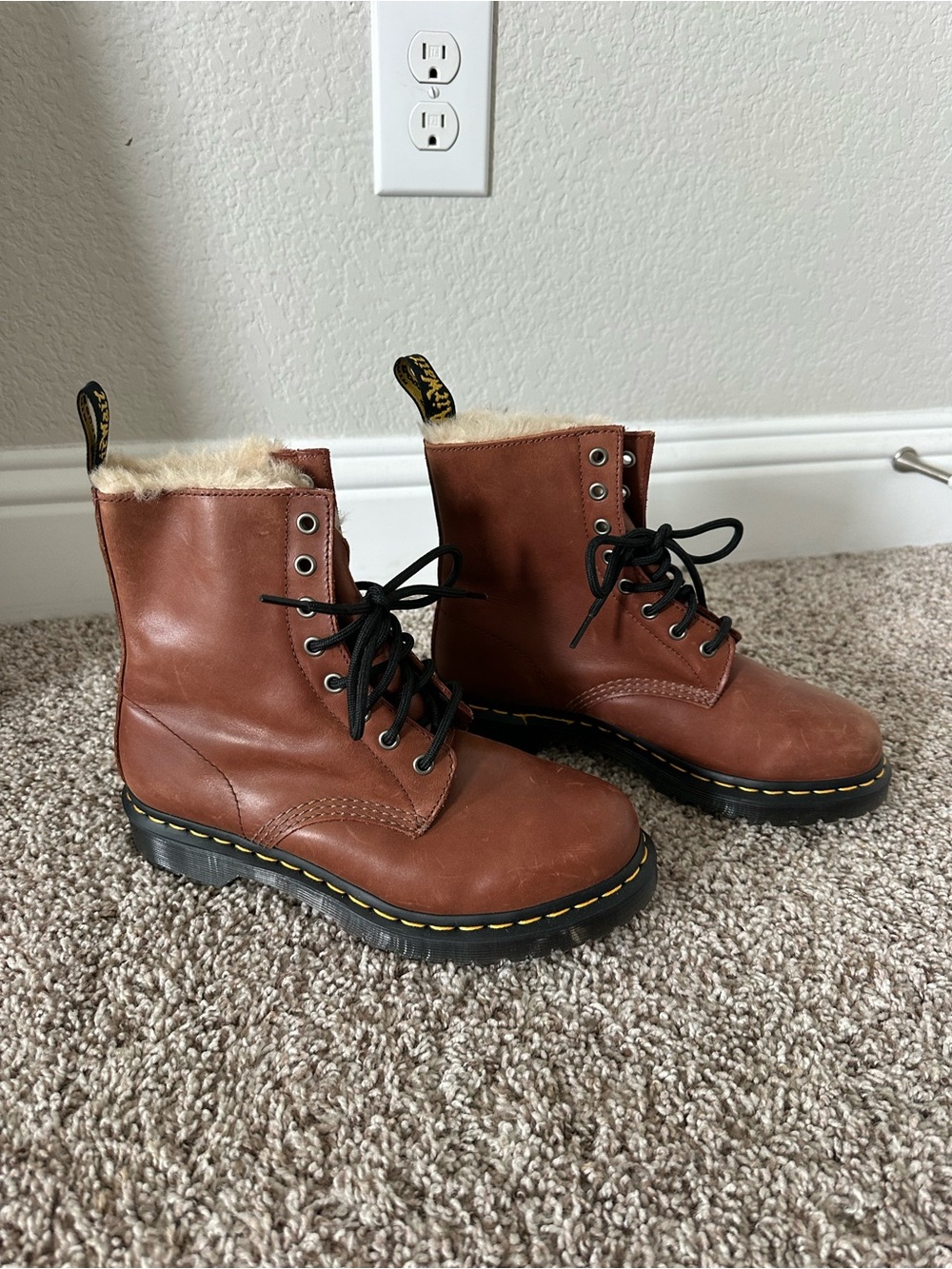 DR. MARTENS 2976 Leonore Boots Saddle Tan Farrier leather with fur